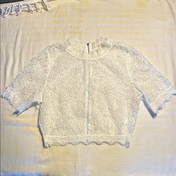 unbranded Tops - Floral White Lace Short-Sleeve Cropped Top, zip back size Medium